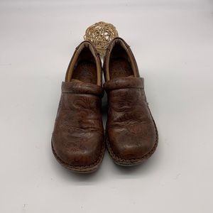 b o c   Born Woman's Brown Leather Clog in Floral Pattern size 8.5